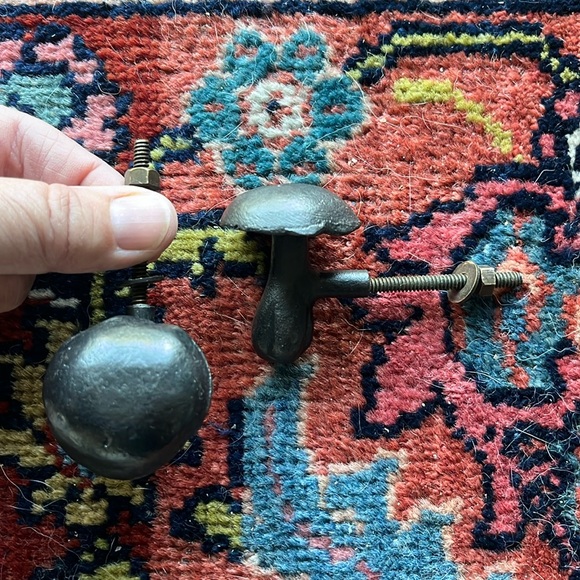 20% OFF BUNDLES! Furniture/Cabinet  Drawer/Door Knobs. 3 Mushroom & 1 Crystal. - Picture 2 of 14